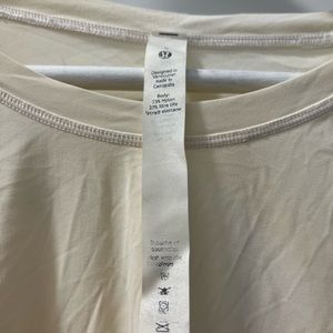 Lululemon Rise and Run Long Sleeve shirt